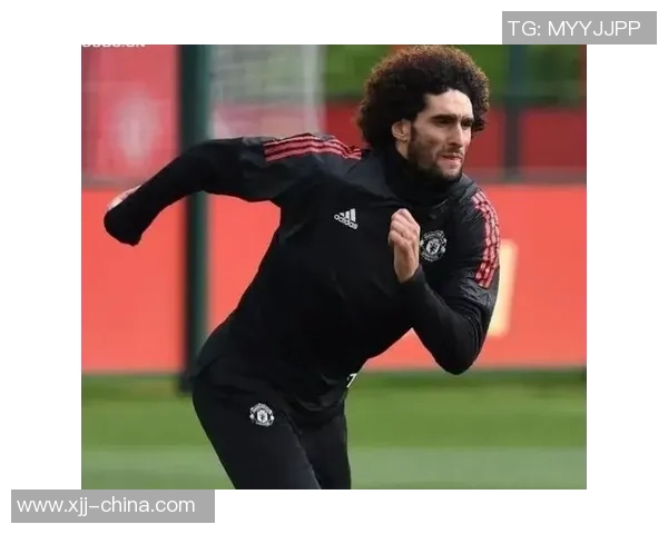 德国足球明星吸烟引发争议球场外的健康隐患与职业形象的冲突